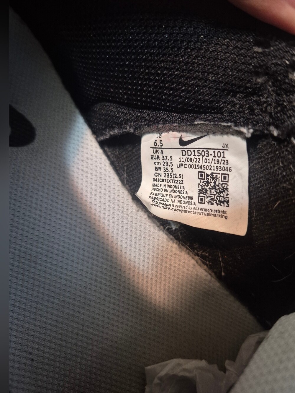 Nike Black and White Low-Top Swoosh Sneakers(No Shoe Laces) - Picture 3 of 5
